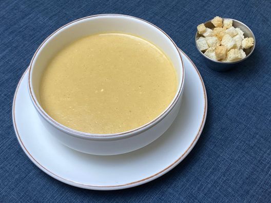 Суп-крем гороховый с копченостями и гренками