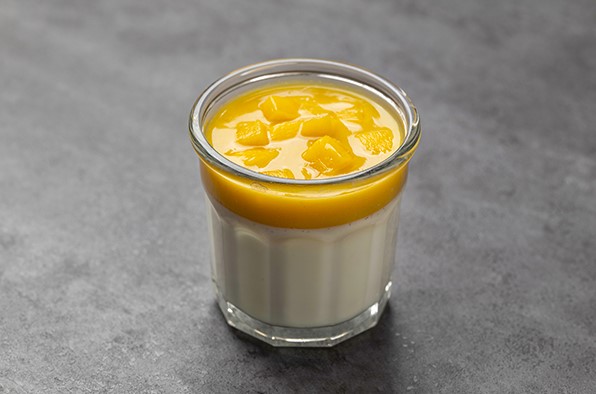 Панна кота с соусом Манго